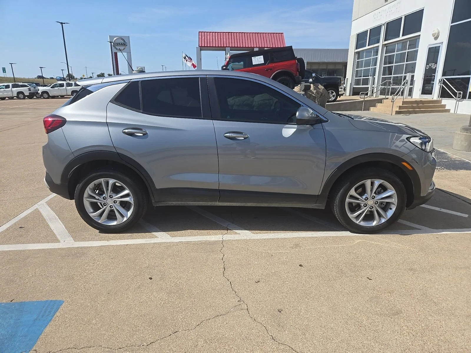 Used 2023 MOONSTONE GRAY METALLIC Buick Preferred image 4