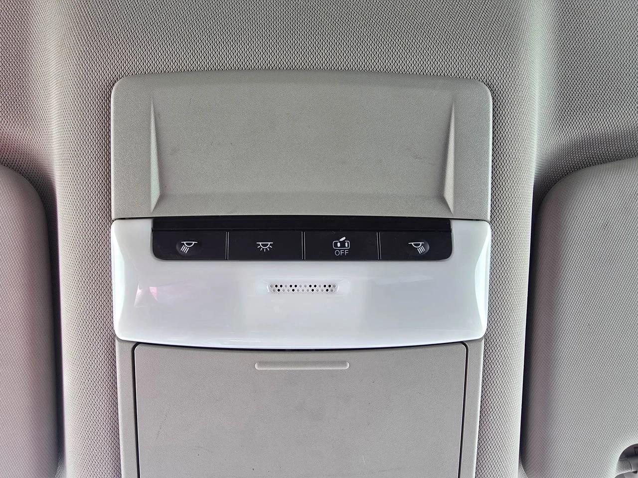 Used 2023  Nissan S image 23