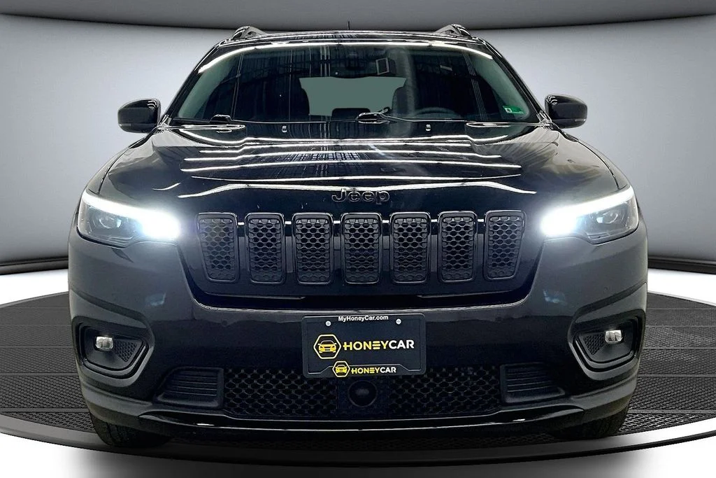 Used 2023 Black Jeep Altitude image 2