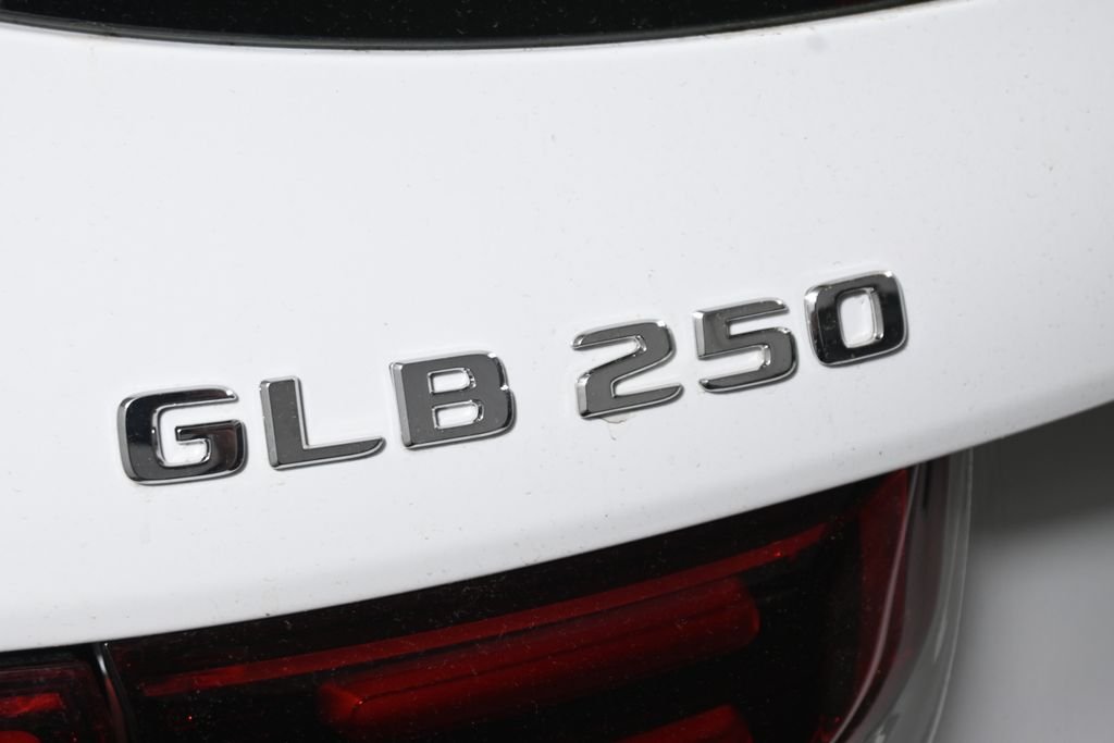 New 2026 Polar White Mercedes-Benz GLB 250 image 36
