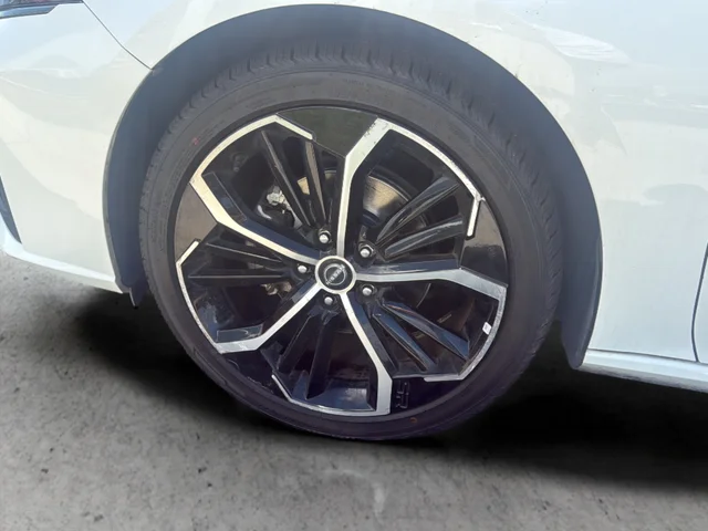 Certified Used 2024 White Nissan 2.5 SR image 28