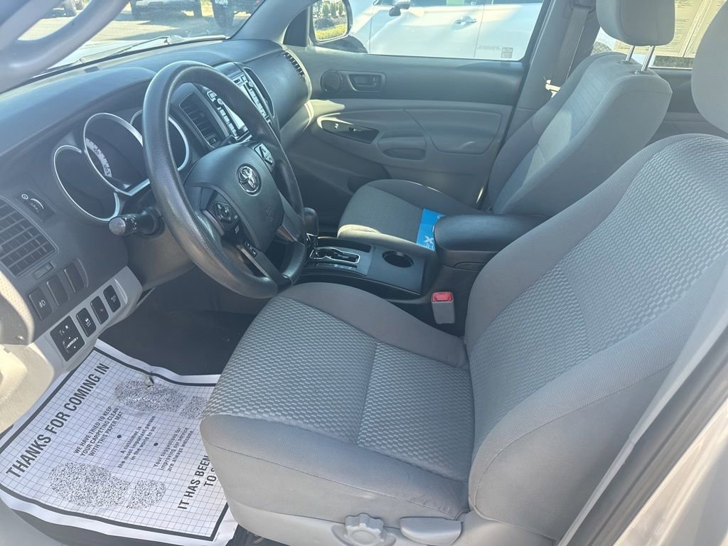 Used 2015 Silver Toyota  image 4