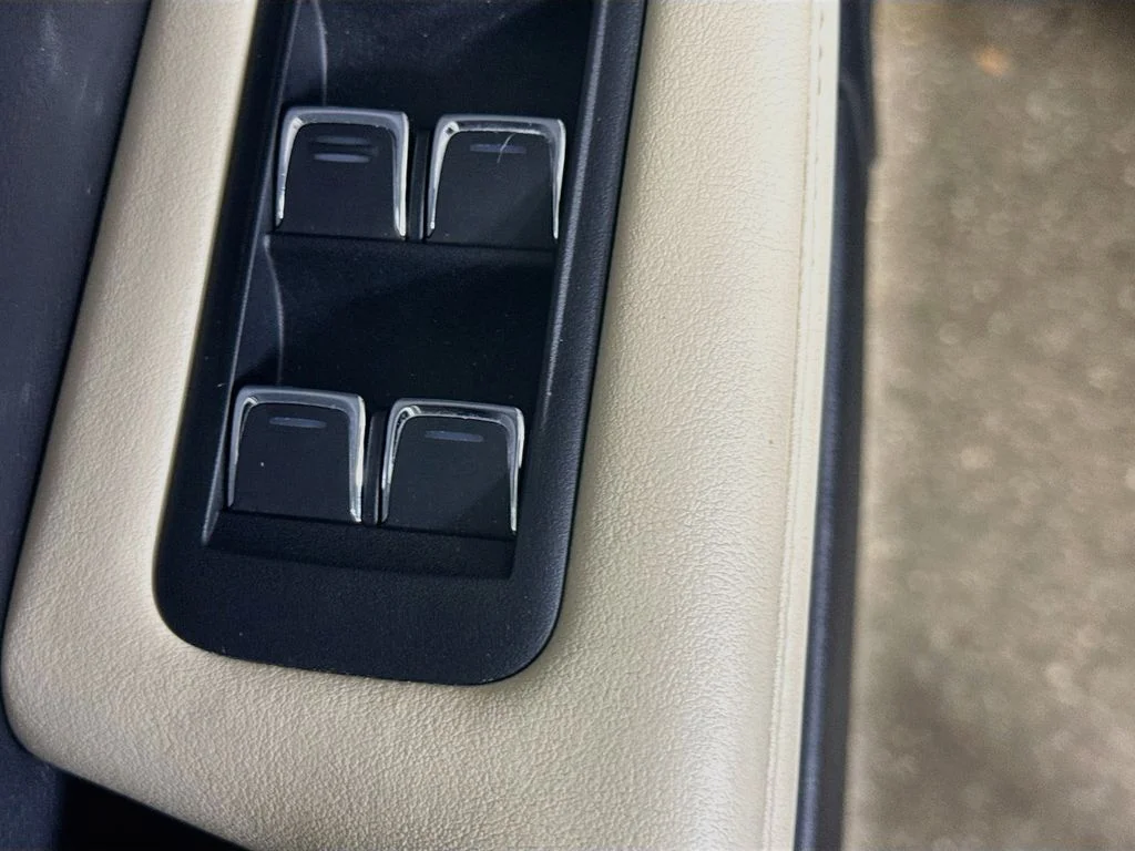 Used 2021 Nori Green Pearl Lexus  image 18