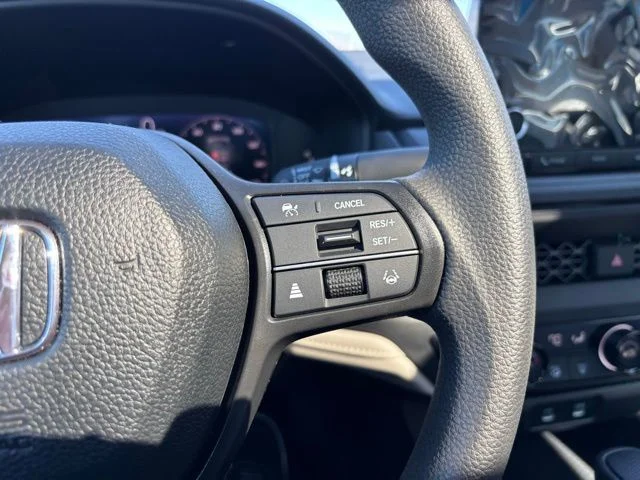 Used 2025 Red Honda SE image 15