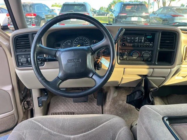 Used 2001  GMC SLE image 16