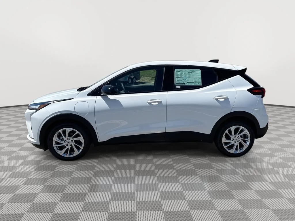 New 2027 Summit White Chevrolet LT image 5