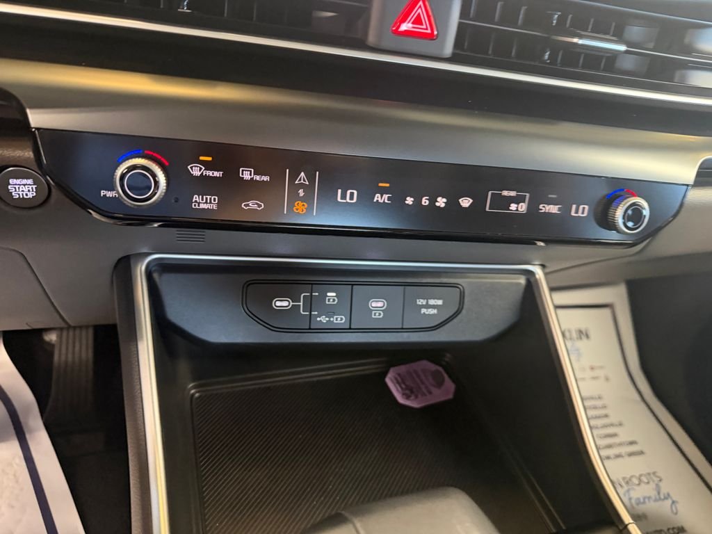 Used 2025 White Kia LXS image 16
