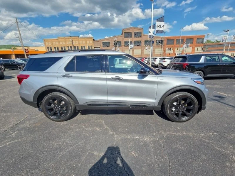 Used 2023 Silver Ford ST-Line image 8