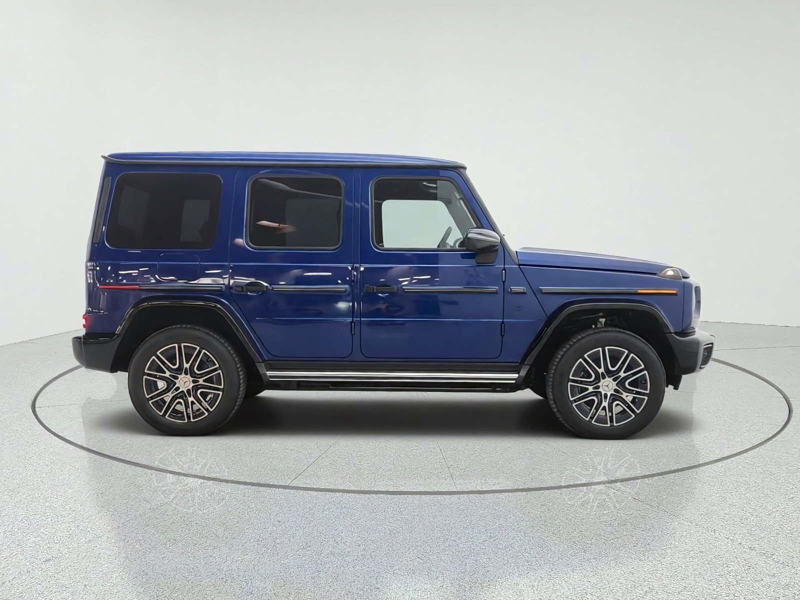 New 2027 Brilliant Blue Mercedes-Benz G 580e SUV image 4