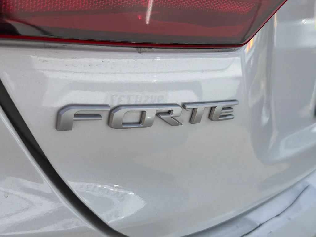 Used 2023 White Kia LXS image 14