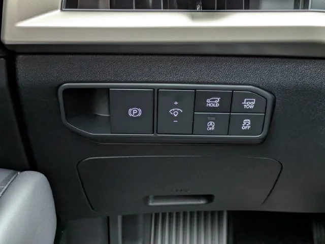 New 2027 White Kia S image 37