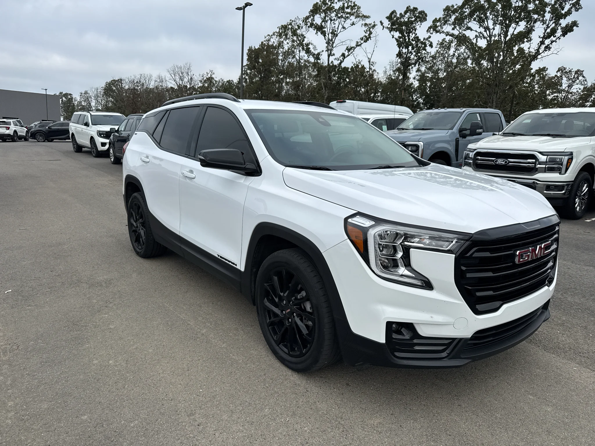 Used 2024 Summit White GMC SLT image 4