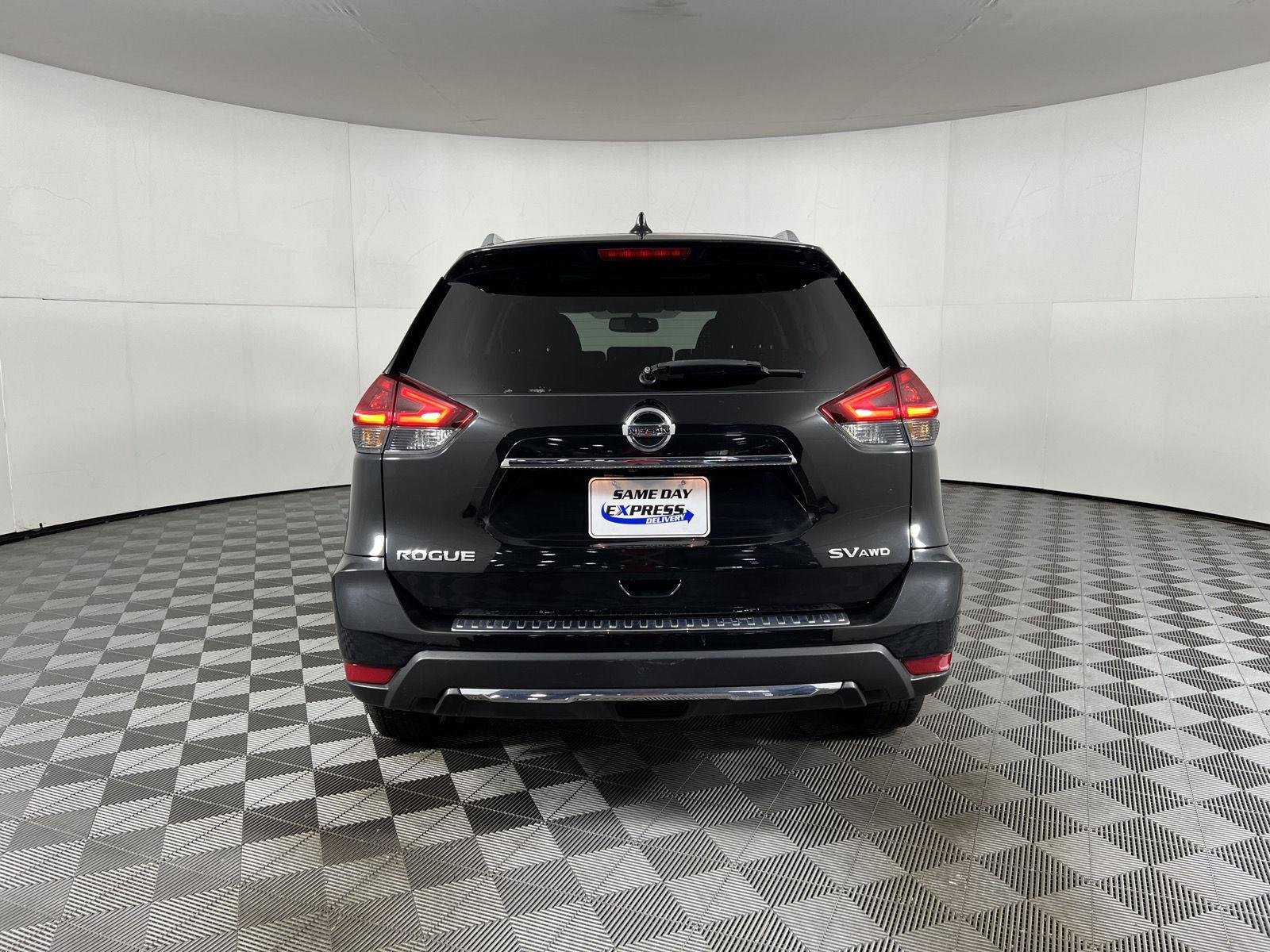 Used 2018 Black Nissan  image 6