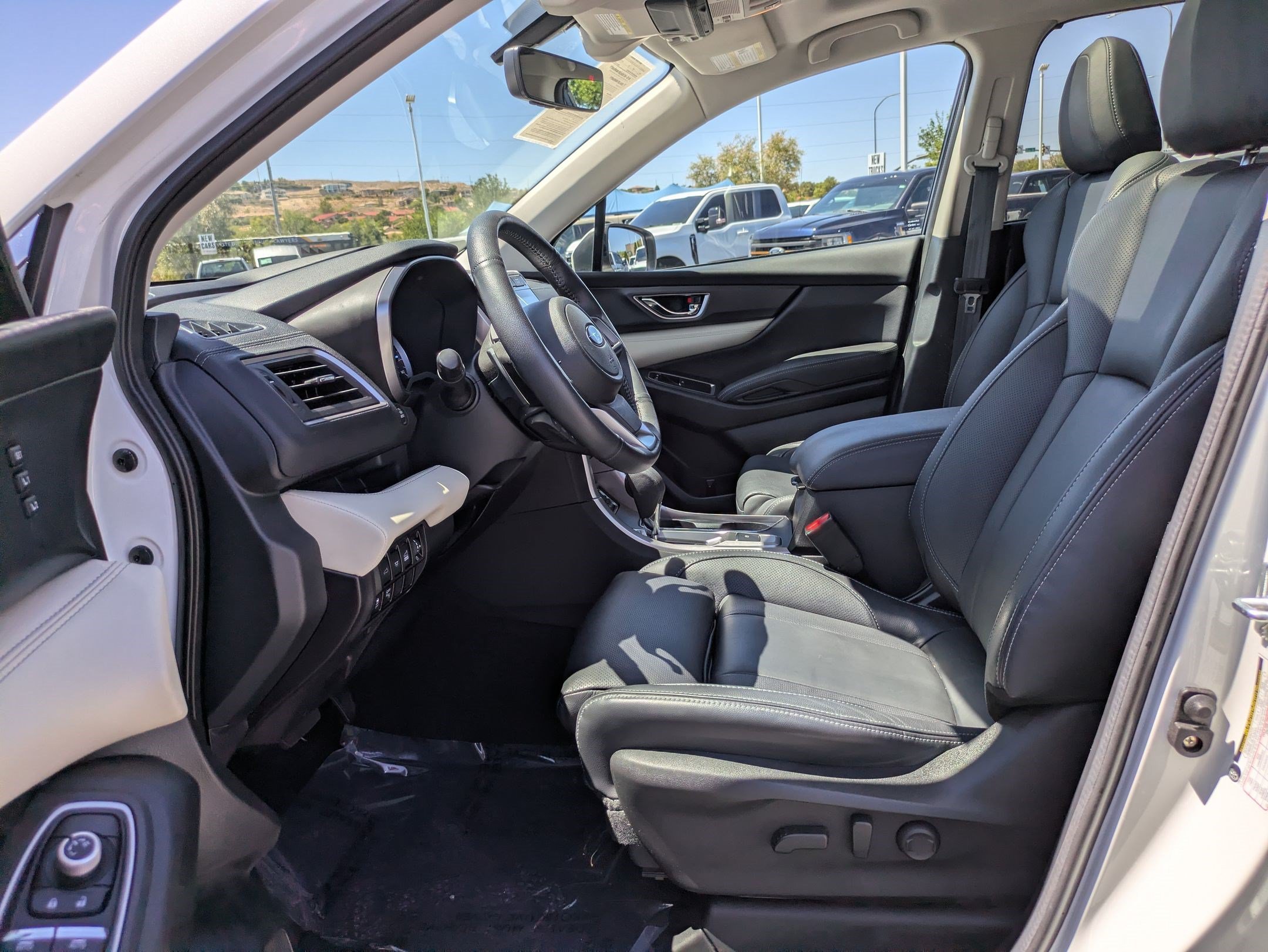 Used 2022 Crystal White Pearl Subaru Limited image 15