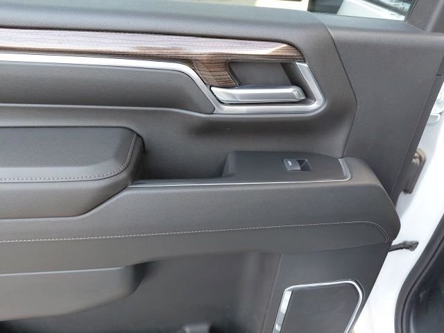 Used 2024 White Chevrolet LT image 28