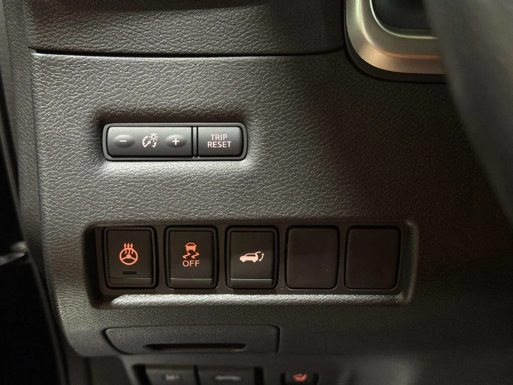 Used 2016 Magnetic Black Metallic Nissan Platinum image 19
