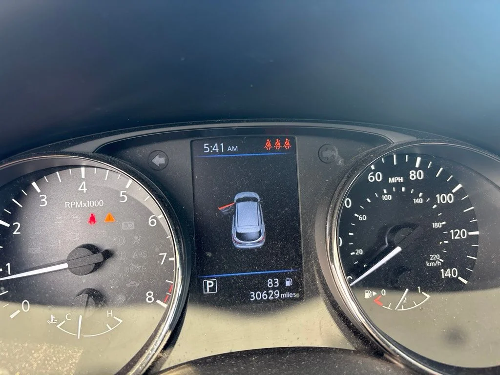 Used 2020 Silver Nissan S image 5