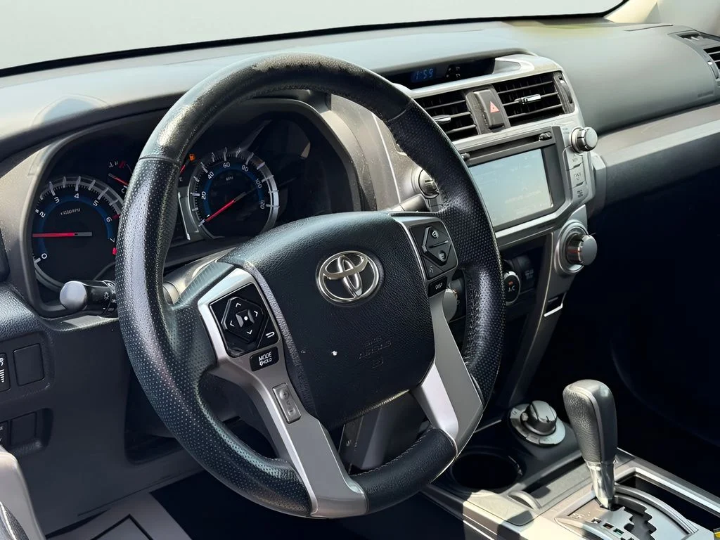 Used 2018 Nautical Blue Metallic Toyota SR5 image 11