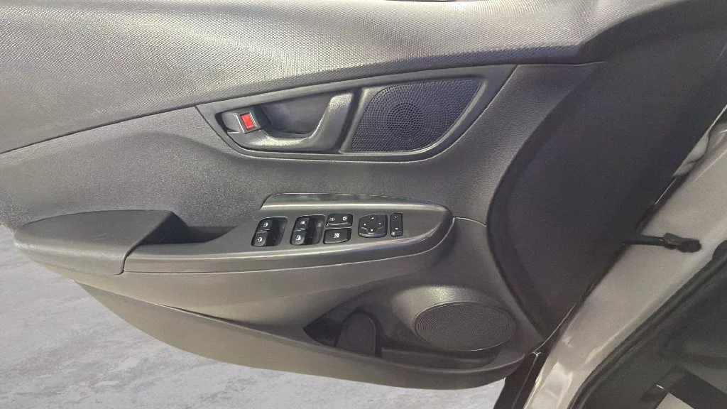 Used 2022 Silver Hyundai SE image 26