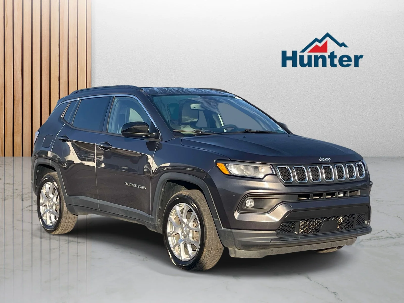 Used 2023 Granite Crystal Metallic Clearcoat Jeep Latitude Lux image 1