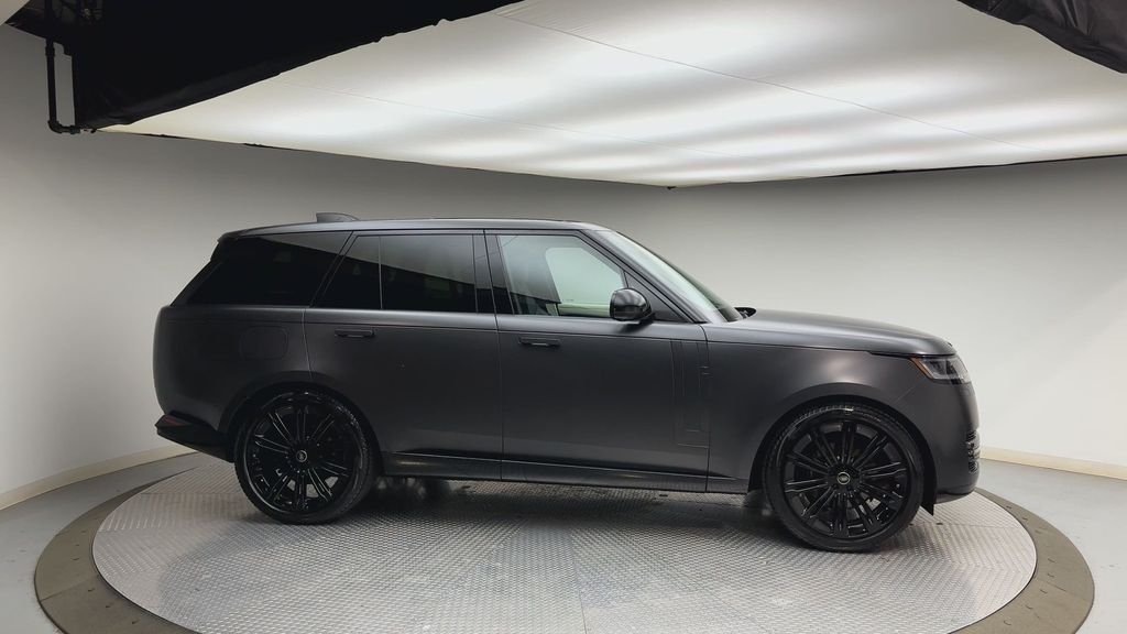 Used 2024 Santorini Black Metallic Land Rover SE image 9