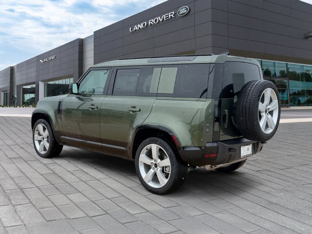 New 2026 Woolstone Green Land Rover X-Dynamic SE image 3