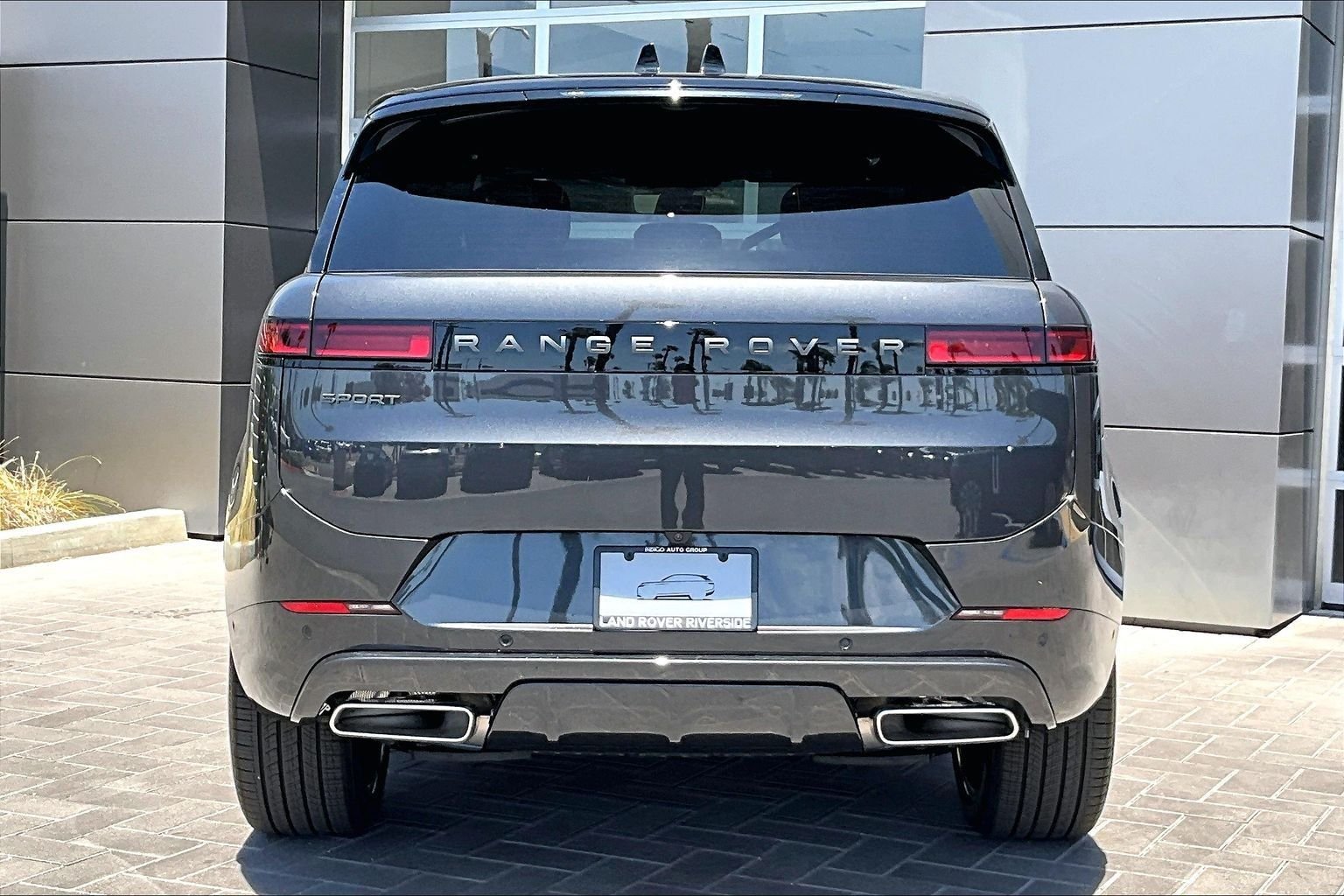 New 2026 Carpathian Grey Land Rover Dynamic SE image 4
