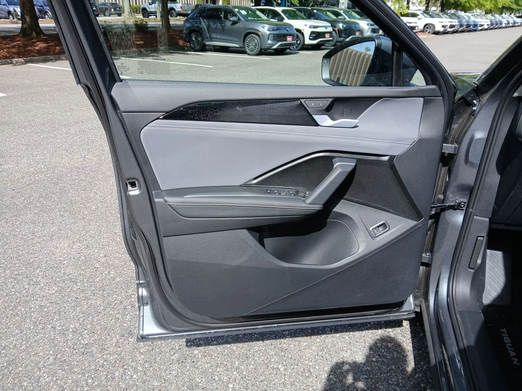 New 2026 Silver Volkswagen 2.0T SE image 10
