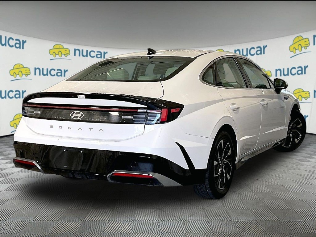 Used 2025 White Hyundai SEL image 6