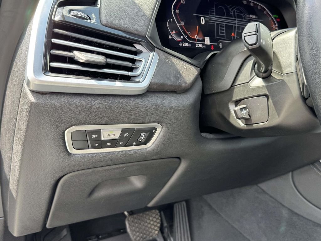 Used 2023 White BMW xDrive40i image 28
