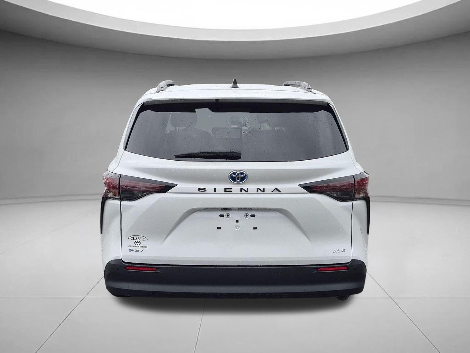Used 2025 Wind Chill Pearl Toyota XLE image 4