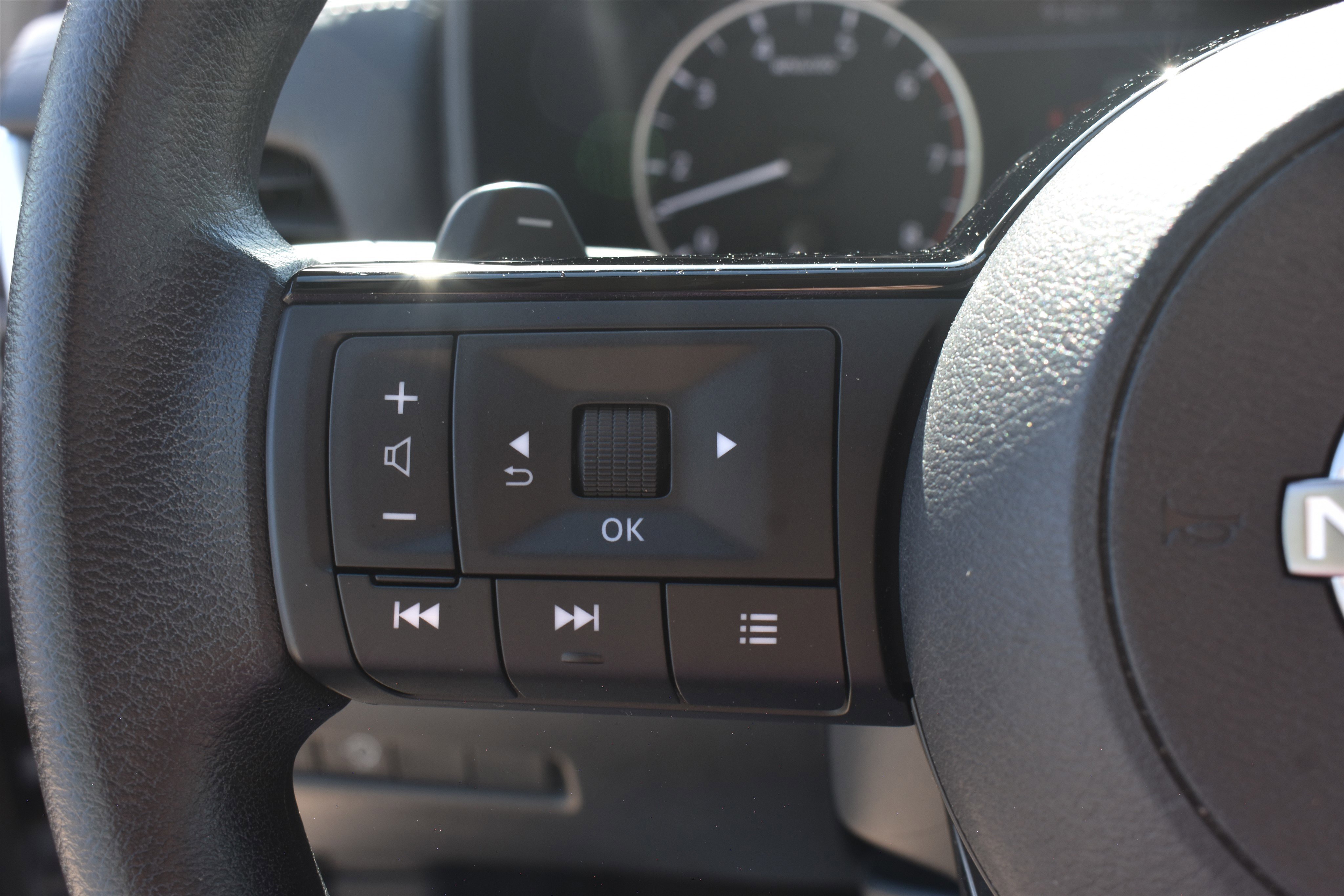 2023 Nissan Rogue SV - Photo 20