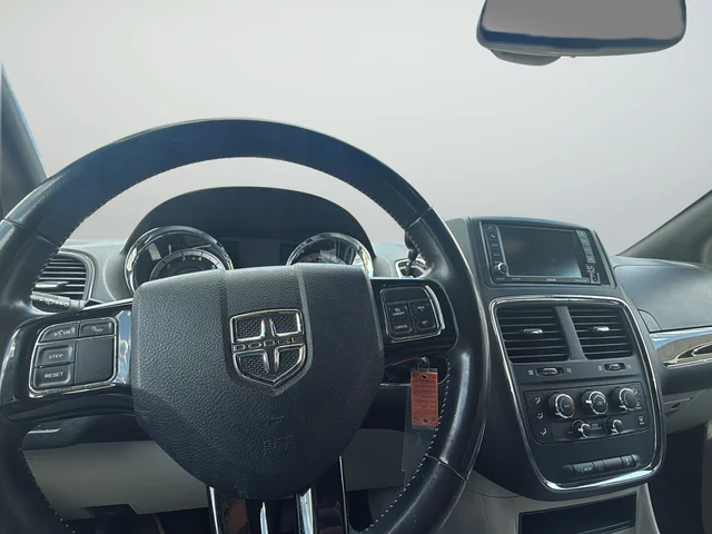 Used 2019 White Dodge SXT image 11