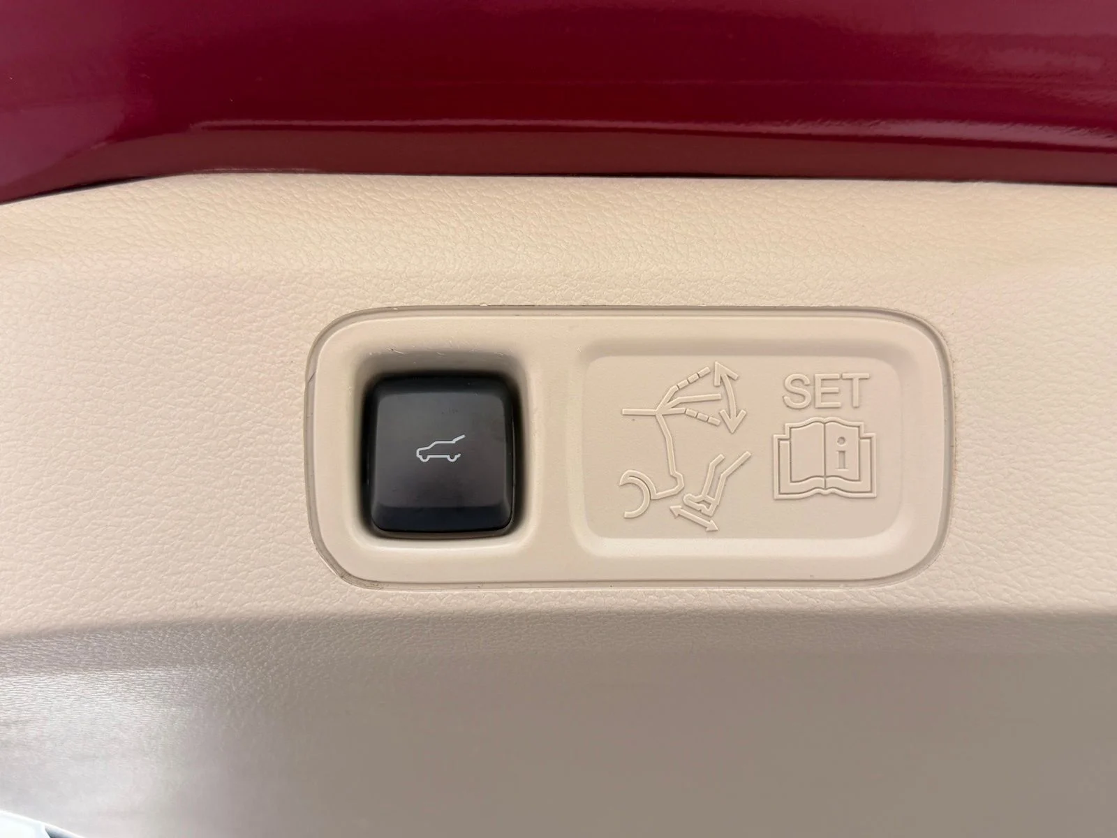 Used 2019 Ruby Red Metallic Lincoln Reserve image 20