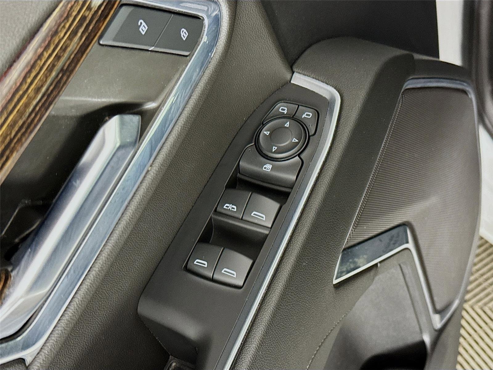 Used 2024 Summit White GMC Elevation image 19