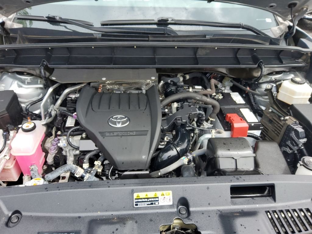 Used 2023  Toyota L image 21