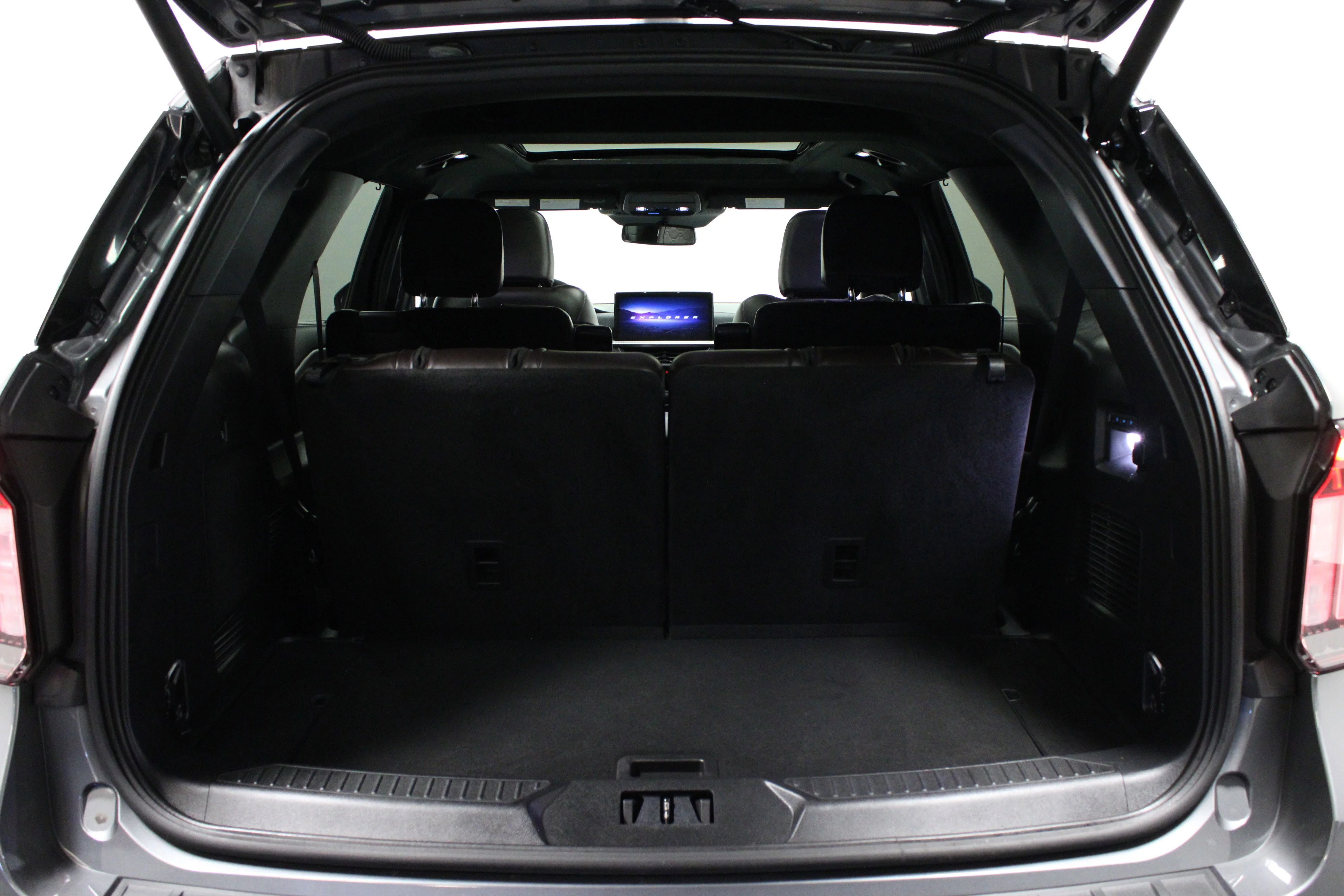 Used 2025 Gray Metallic Ford Platinum image 15