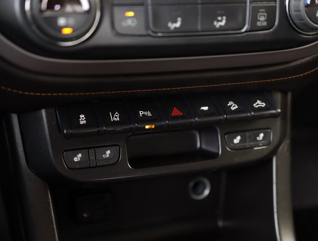 Used 2022 Satin Steel Metallic GMC AT4 - Leather image 18