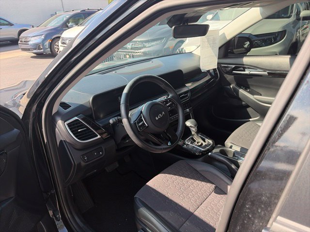 Used 2025 Fusion Black Kia S image 10