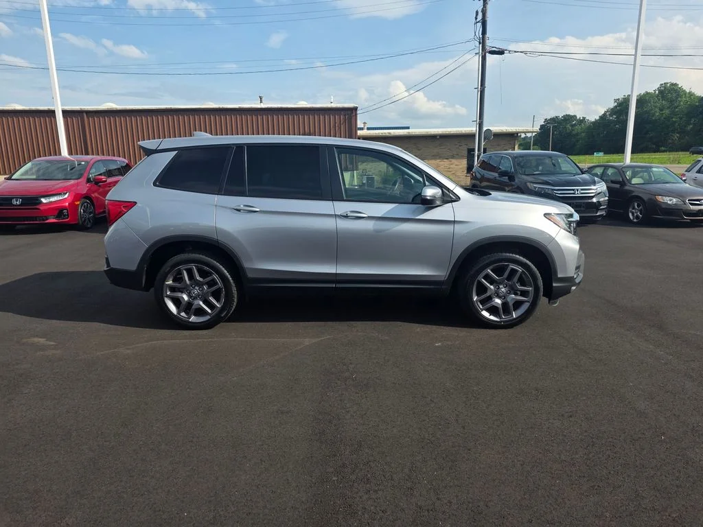 Certified Used 2023 Lunar Silver Metallic Honda EX-L image 2
