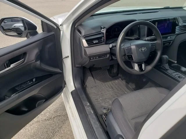 Used 2025 Ice Toyota LE image 9