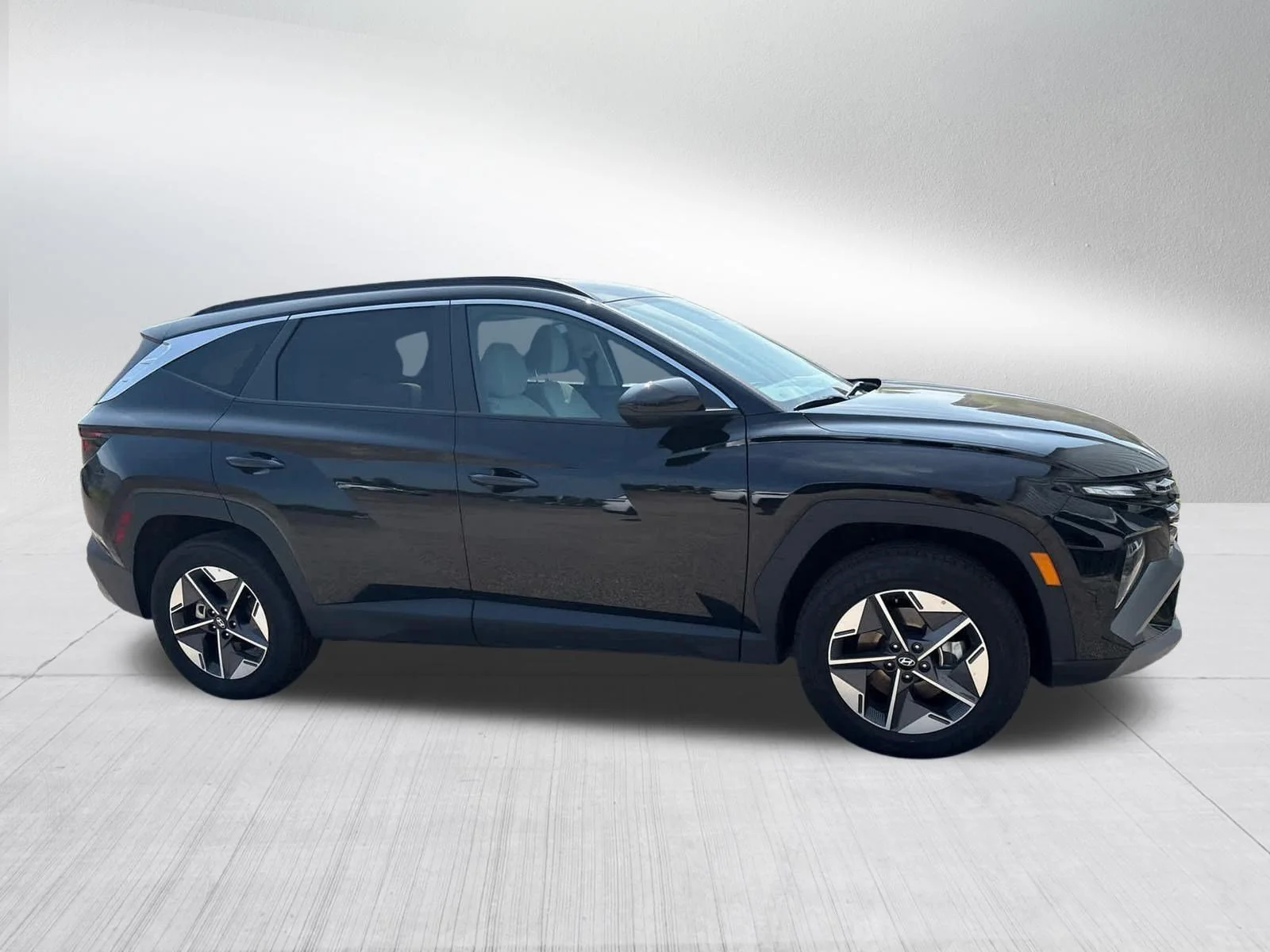 Used 2026 Phantom Black Hyundai SEL image 4