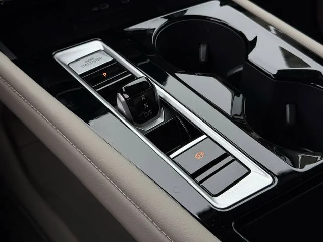 New 2026 White Volkswagen 2.0T SE w/Technology image 15