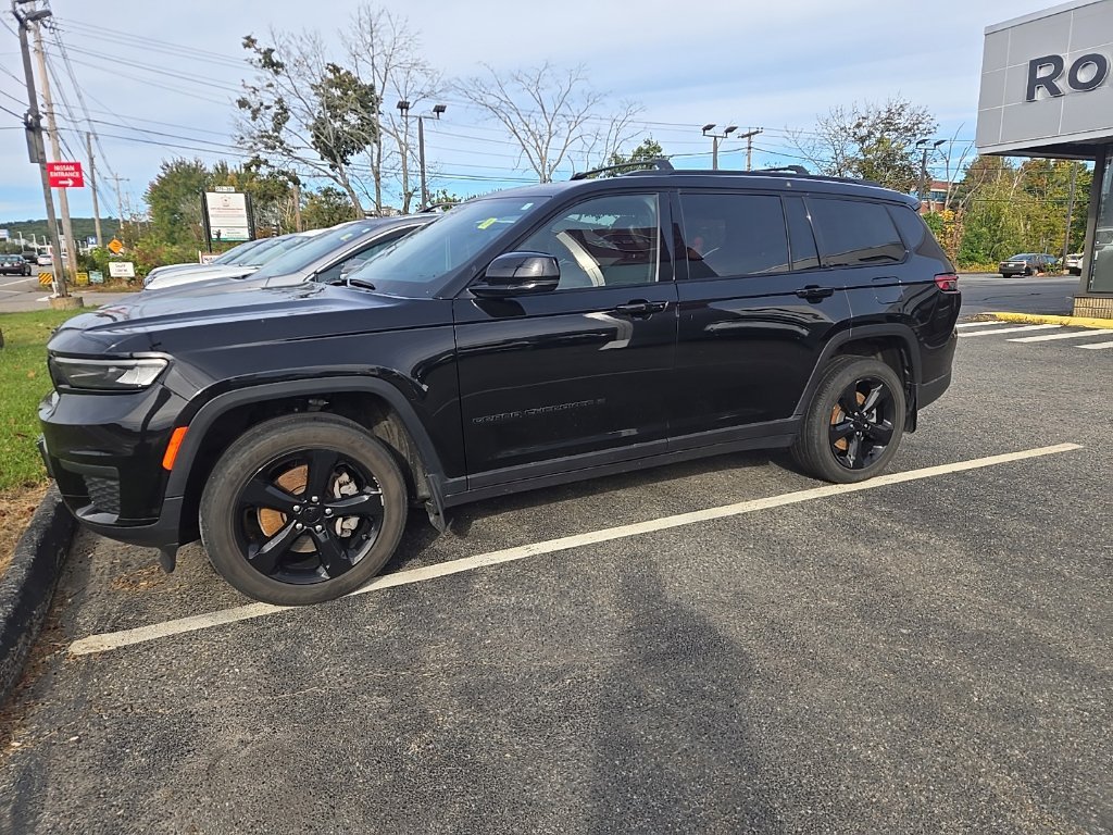 Used 2021 Black Jeep Altitude image 2