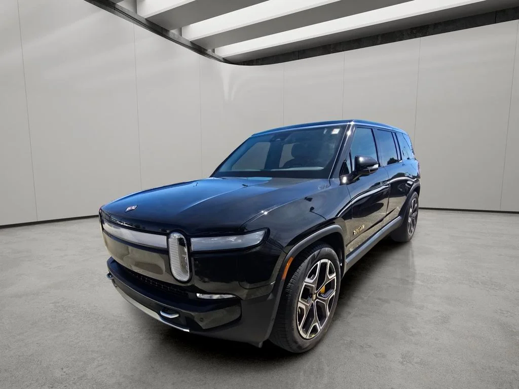 Used 2024 Midnight Rivian Adventure image 2