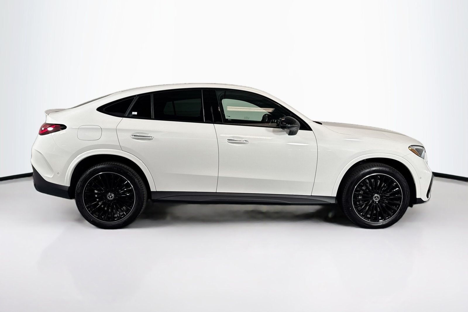 New 2026 Polar White Mercedes-Benz GLC 300 image 4