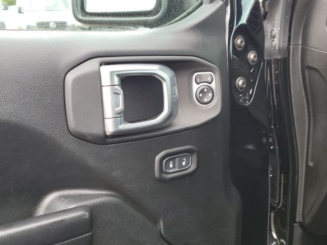 Used 2020 Black Jeep Sport S image 13