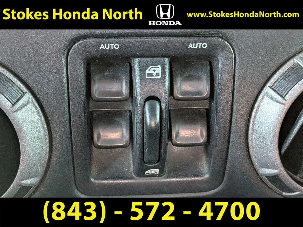 Used 2016 Silver Jeep Unlimited Sport S image 19