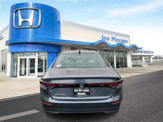 New 2026 Meteorite Gray Metallic Honda SE image 4