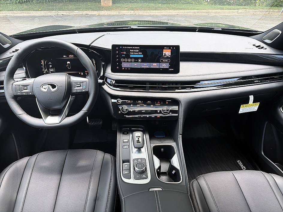 New 2027 Deep Emerald INFINITI SPORT image 4